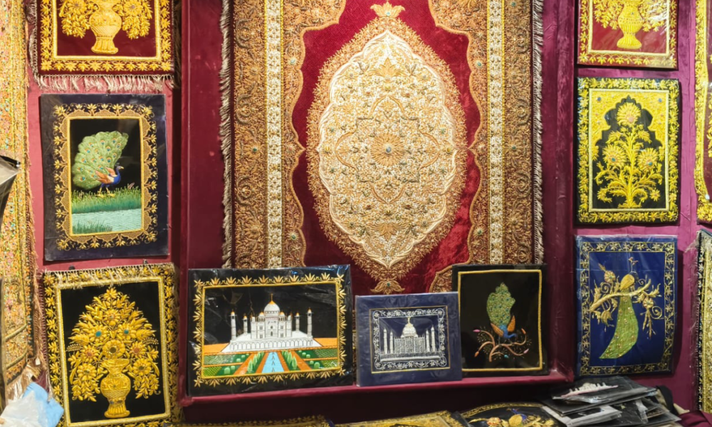 Agra Taj Mahal Tour with Handicraft Shopping