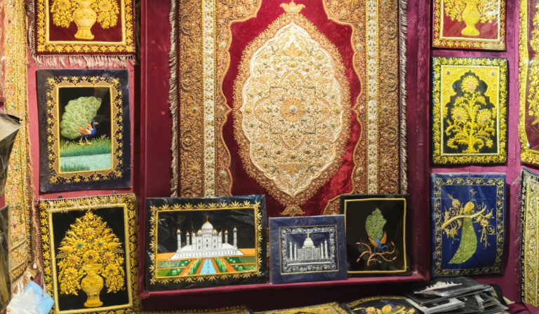 Agra Taj Mahal Tour with Handicraft Shopping